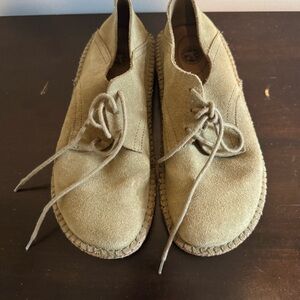 Birkenstock Women's Gary Oxfords in Tan Suede